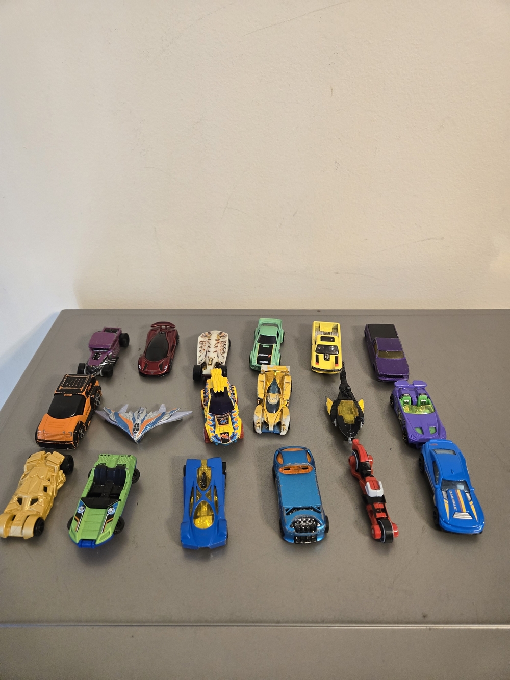 Lot of 18 Assorted Toy Cars Hot Wheels / Matchbox Style